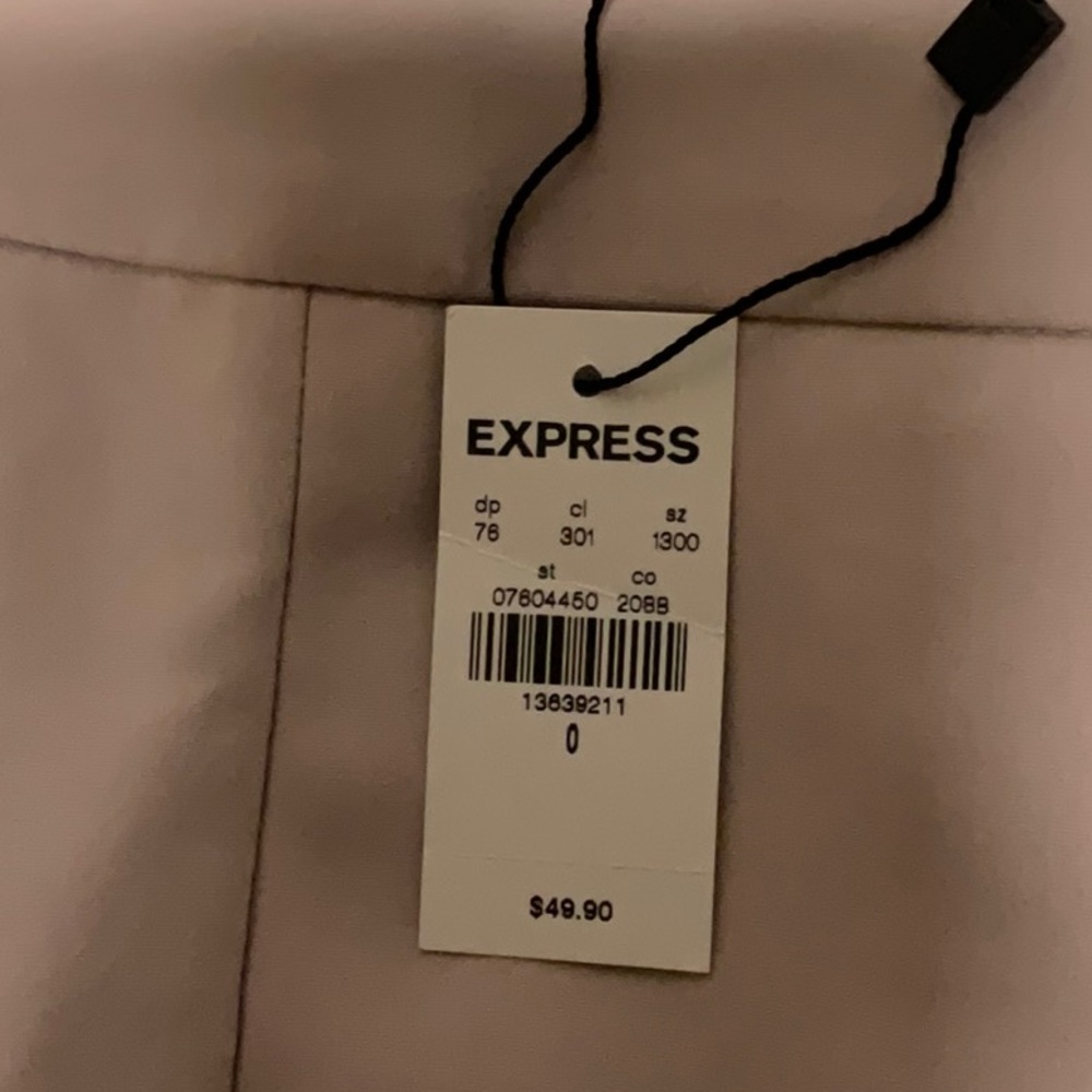 Express Mid Rise Shorts - Picture 2 of 5